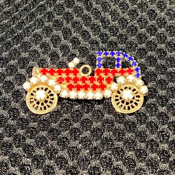 Vintage Model T Car Pendant/ Brooch/Pin Gold Toned Unisex - Picture 1 of 6